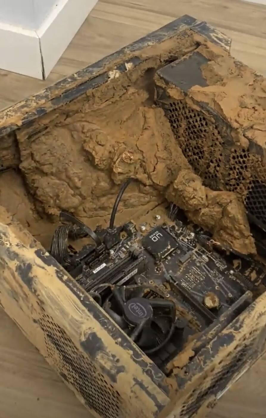 Recuperación de datos tras daño por agua o líquido (laboratorio)