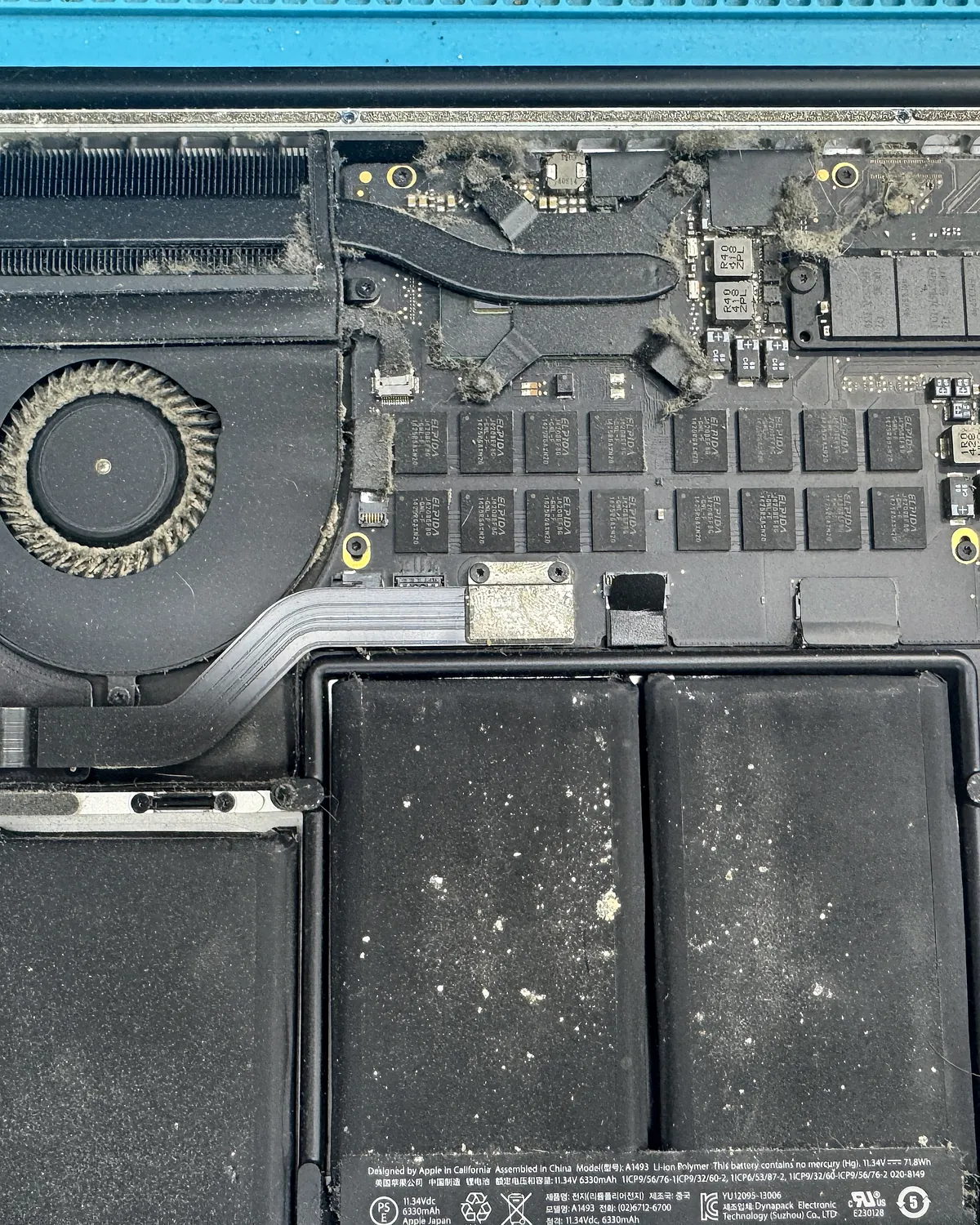 MacBook Pro Retina con suciedad acumulada