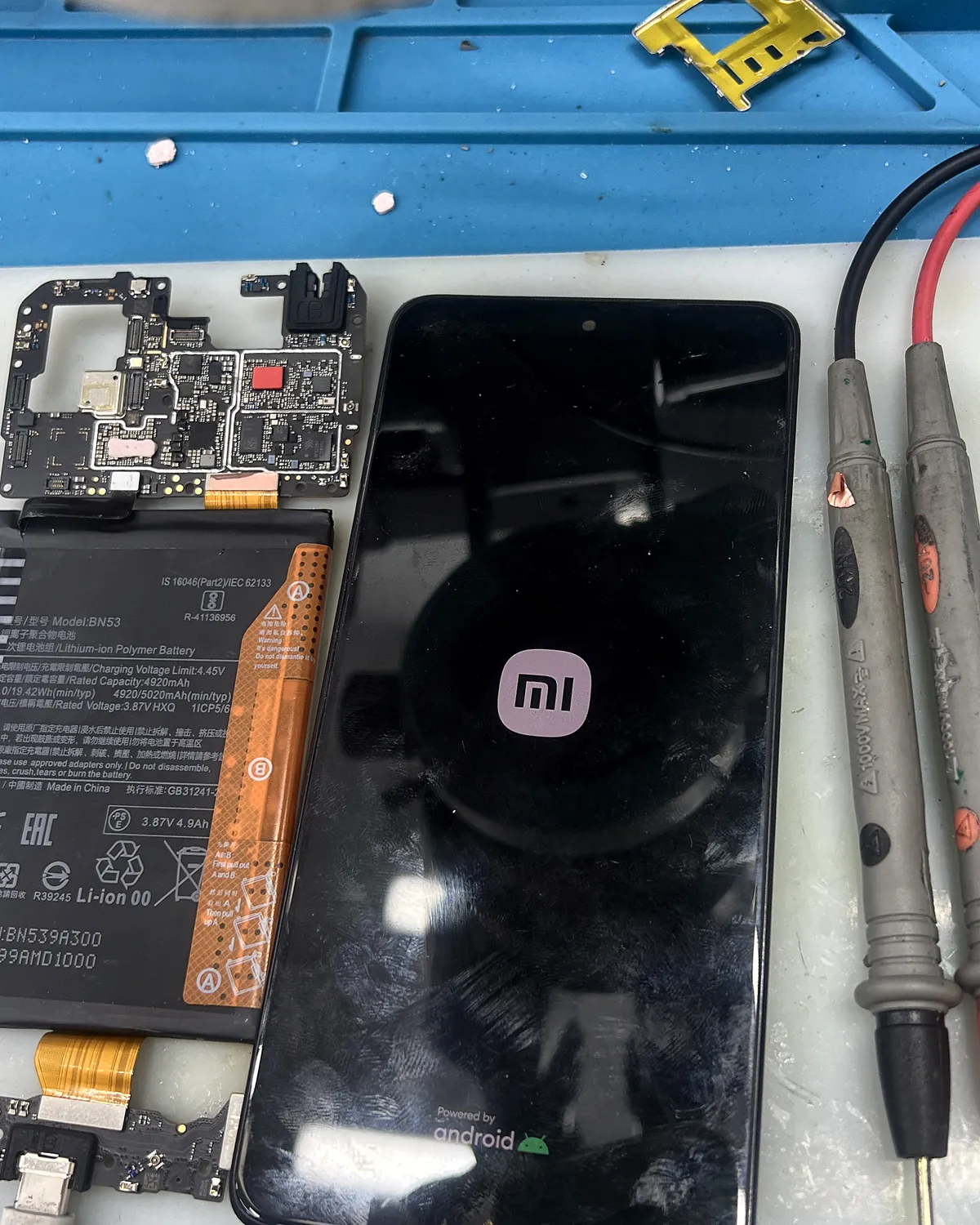 Xiaomi desmontado durante el diagnóstico eléctrico